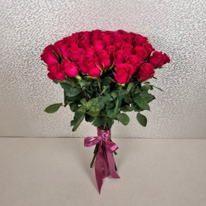 51 розовая роза в нежном букете